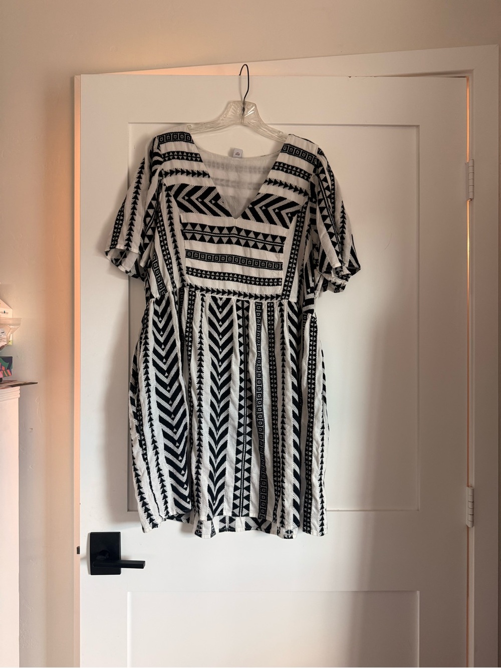 Old Navy Black and White Patterned Short-Sleeve Dress